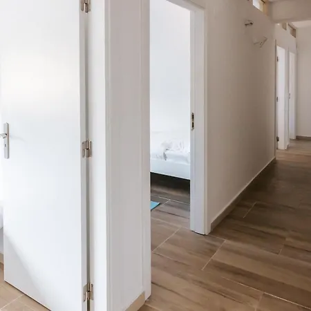 - Ajuda Palace Apartment